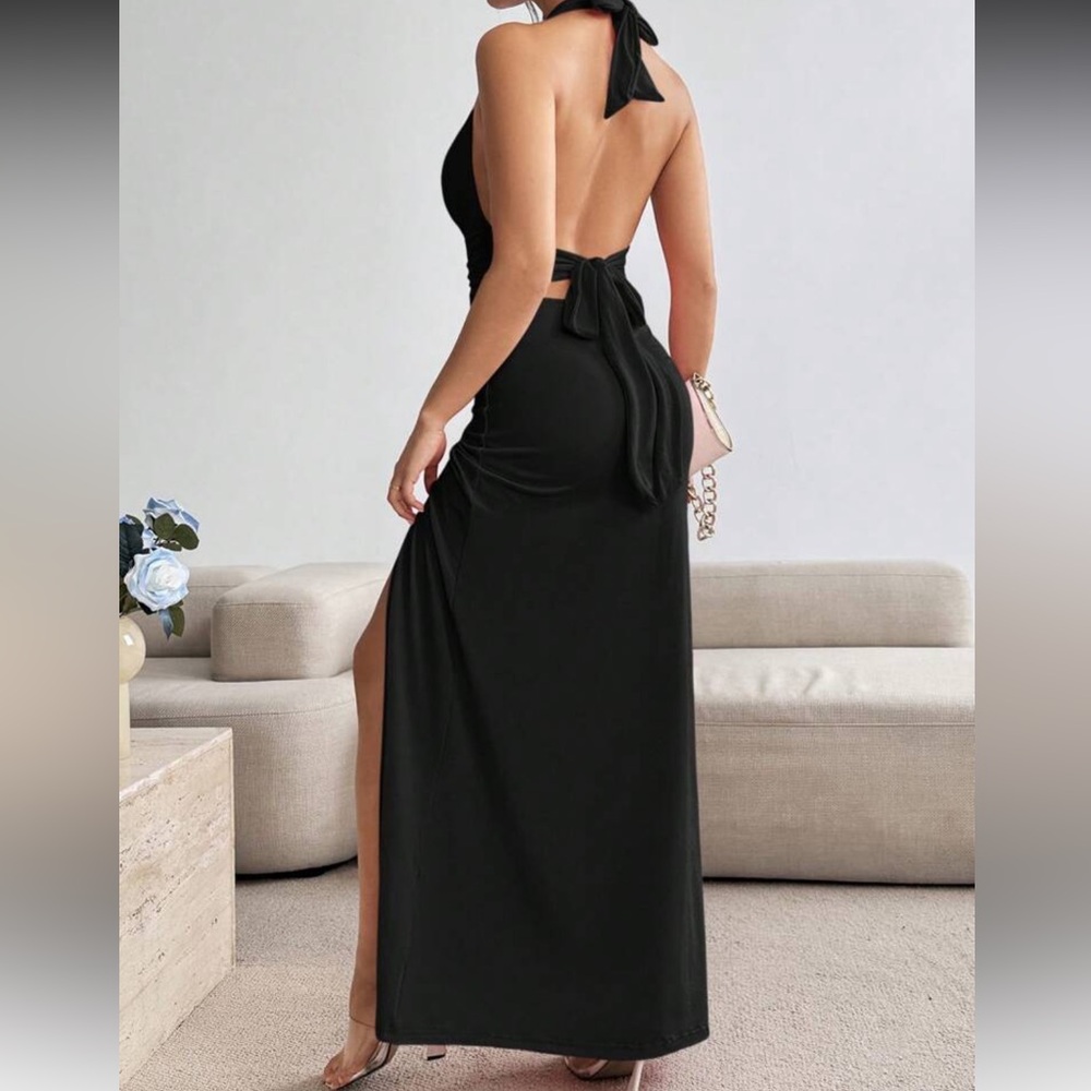 Black open back halter maxi dress - Picture 6 of 7
